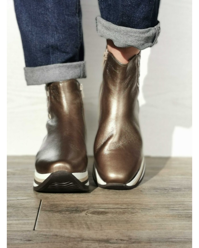 Carol bronze Carol bronze