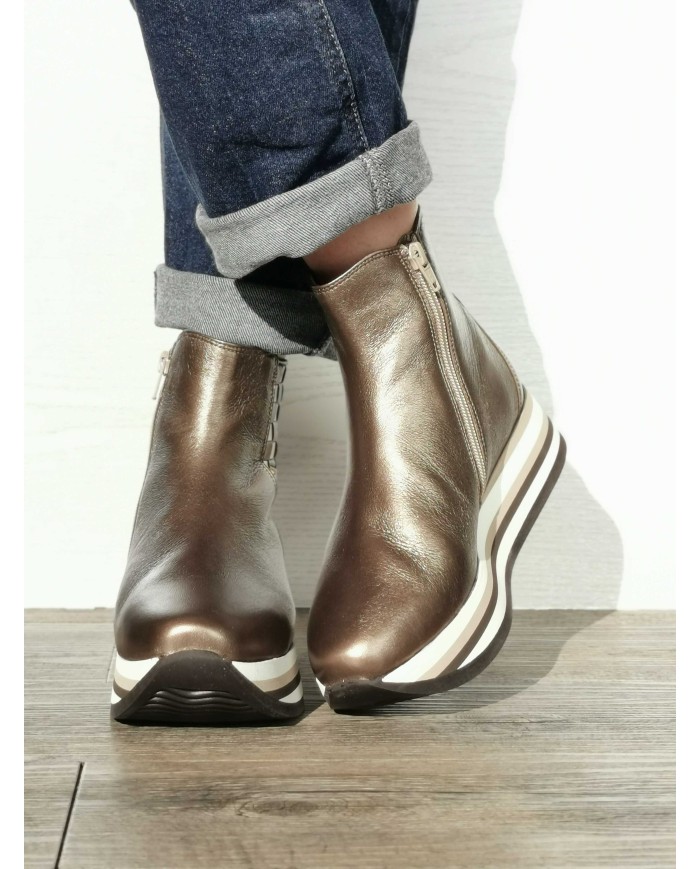 Carol bronze Carol bronze