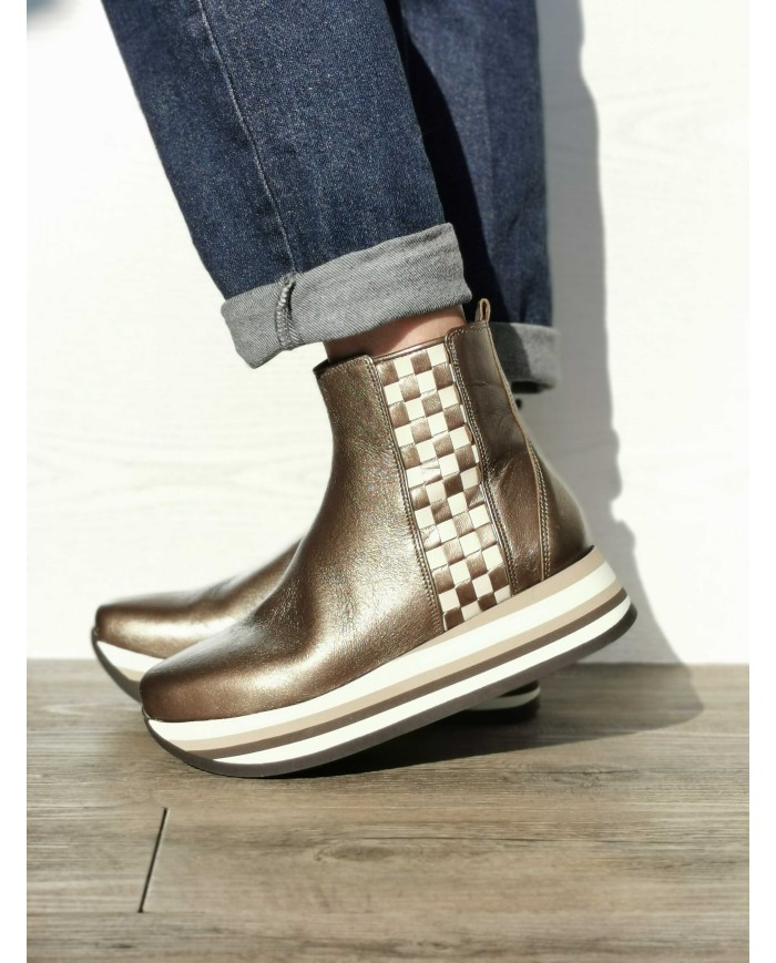 Carol bronze Carol bronze