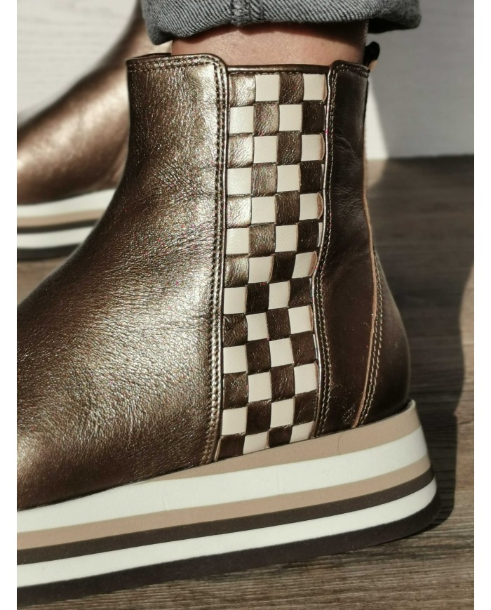 Carol bronze Carol bronze