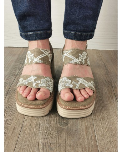 Beverly kaki Beverly kaki