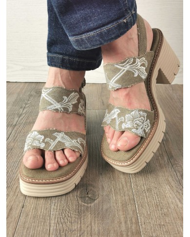 Beverly kaki Beverly kaki